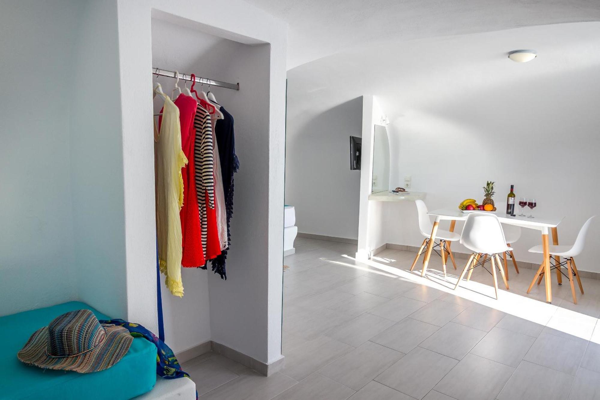 Asma Suites Fira  Pokoj fotografie